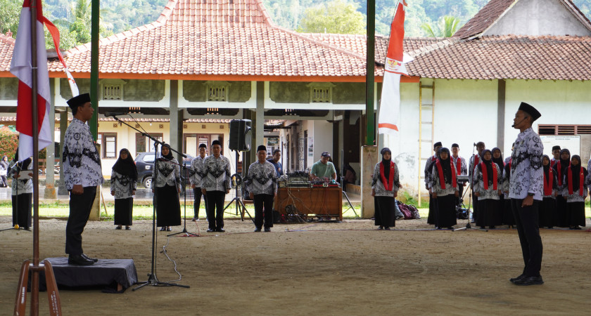 Guru MTsN 5 Kulon Progo Dipilih Pimpin Doa, Momen Spesial Upacara HGN Samigaluh