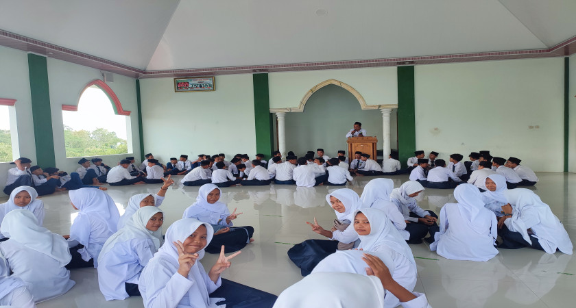 Jelang Hiking Jelajah Alam, Siswa MTsN 5 Kulon Progo Ikuti Briefing dan Pembagian Regu