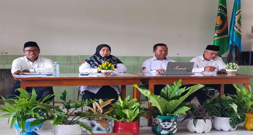 Rapat Dinas MTsN 5 Kulon Progo Mantapkan Eviden dalam Pelaksanaan Program ZI Menjelang Submit Akhir Desember