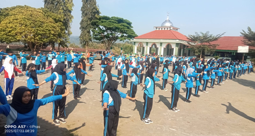 Meriah dan Ceria! Senam Bersama Peringati Hari Anak Nasional di MTsN 5 Kulon Progo