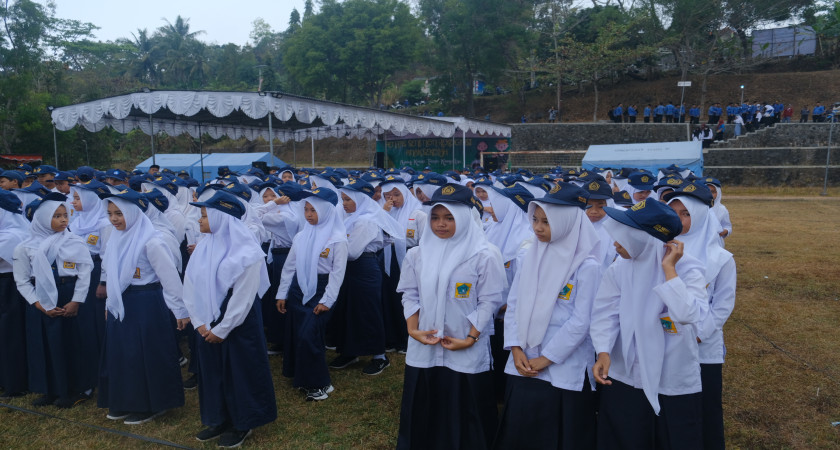 MTsN 5 Kulon Progo Turut Sukseskan Upacara Peringatan HUT RI ke-81 di Kapanewon Samigaluh