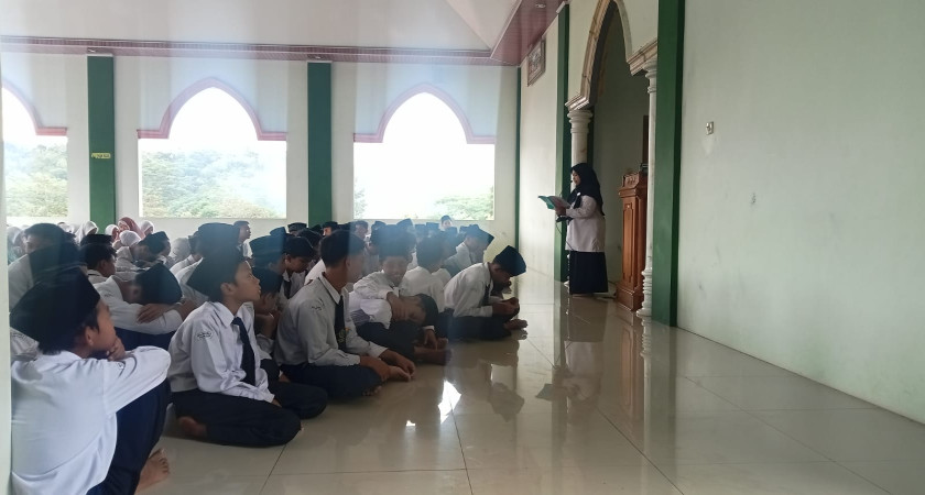 Kepala MTsN 5 Kulon Progo, Farida Rahmawati Recharge Semangat Siswa Jelang Akhir Semester