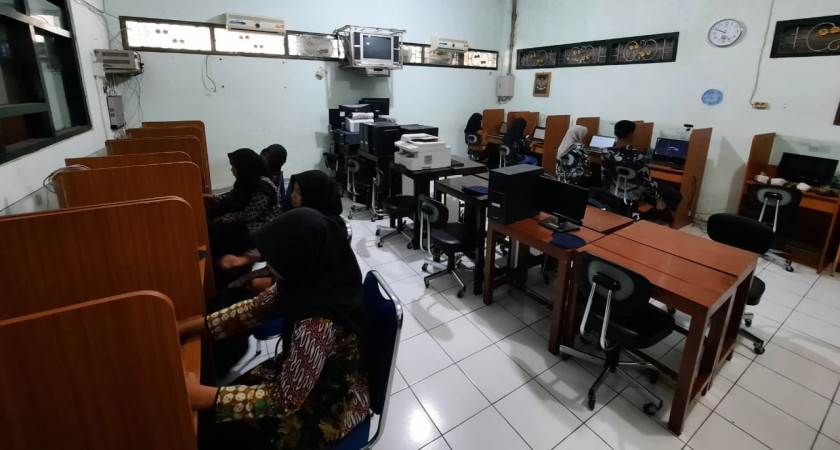 Peserta OMI Sains MTsN 5 Kulon Progo Ikuti Uji Coba CBT di MAN 3 Kulon Progo