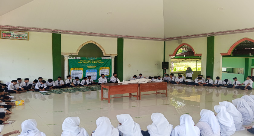 Belajar Fardhu Kifayah Sejak Dini, Siswa MTsN 5 Kulon Progo Praktik Pemulasaran hingga Sholat Jenazah