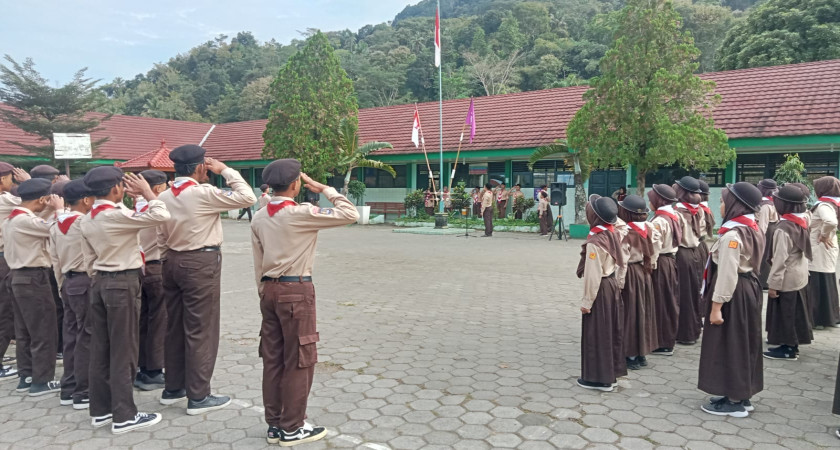 Kolaborasi dan Gotong Royong Warnai Peringatan Hari Pramuka ke-64 di MTsN 5 Kulon Progo