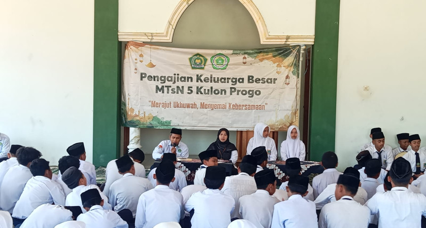Semarak Maulid Nabi di MTsN 5 Kulon Progo: Merajut Ukhuwah dan Menyemai Kebersamaan