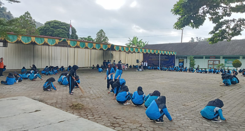 Semangat Kebersamaan Warga MTsN 5 Kulon Progo Sukseskan Rangkaian Acara Madrasah