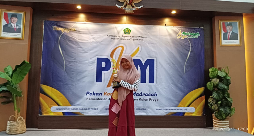 Mahir Kaligrafi, Siswi MTsN 5 Kulon Progo Bawa Pulang Trophy Juara dari Pekan Kompetisi Madrasah
