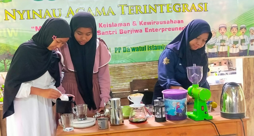 MTsN 5 Kulon Progo Cetak Santripreneur, Bedah Tuntas Seni Meracik dan Mengemas Kopi di Program NYANTRI