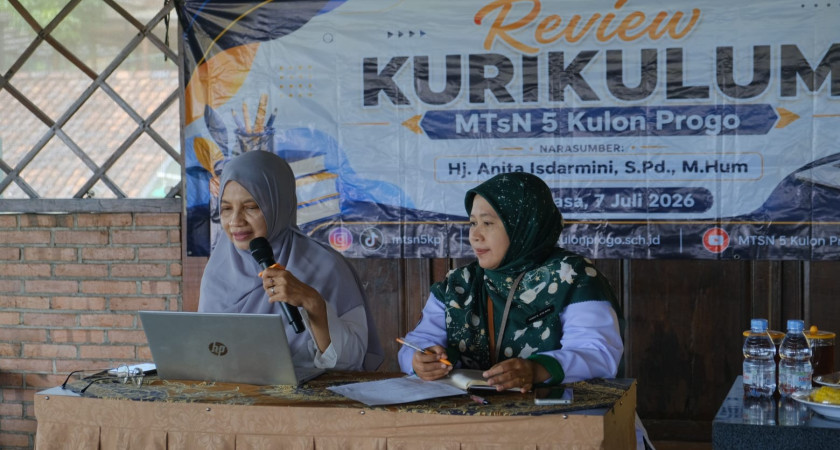 Tingkatkan Mutu Pendidikan, MTsN 5 Kulon Progo Gelar Review Kurikulum di Nanggulan