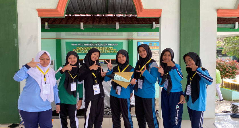 Siswa Baru MTsN 5 Kulon Progo Antusias Ikuti Kegiatan Pembuatan Roket Air dalam Rangka MATSAMA