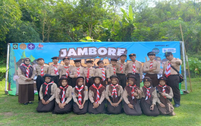 MTsN 5 Kulon Progo Ikuti Upacara HUT Pramuka ke-64 di Buper Dewi Tinalah