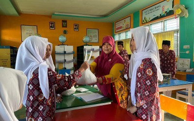 Siswa MTsN 5 Kulon Progo Tunaikan Zakat Fitrah, Siap Disalurkan untuk Siswa dan Masyarakat