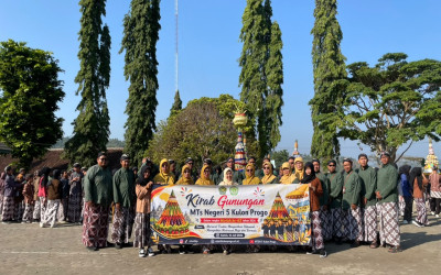 Kirab Gunungan Warnai Rangkaian HAB ke-43 MTsN 5 Kulon Progo