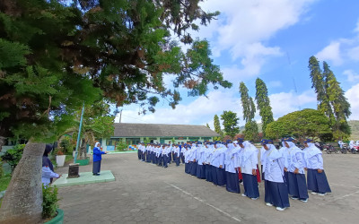 Hymne Madrasah Menggema di Apel Siang Matsma MTsN 5 Kulon Progo