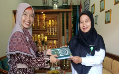 MTsN 5 Kulon Progo Terima Donasi 30 Mushaf Al-Qur'an dari Donatur Sleman dan Bogor