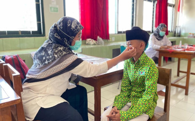 Sinergi MTsN 5 Kulon Progo dan Puskesmas Samigaluh 1 Gelar Screening Kesehatan Murid