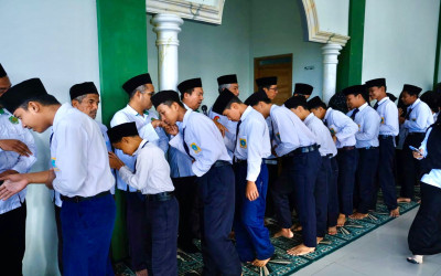 Hangatnya Silaturahmi, MTsN 5 Kulon Progo Gelar Halalbihalal di Hari Pertama Masuk Madrasah