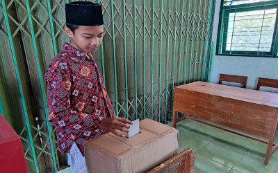 Belajar Demokrasi Seru! MTsN 5 Kulon Progo Gelar Simulasi Pemilihan Bupati dan Wakil Bupati