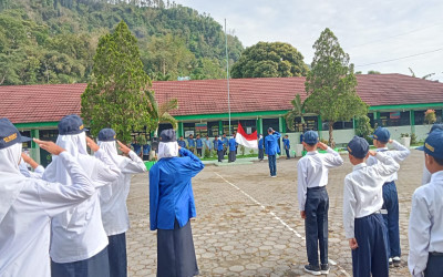 Upacara Hari Pahlawan 2025 di MTsN 5 KP Berlangsung Khidmat dan Penuh Makna