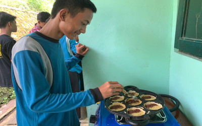 Kokurikuler MTsN 5 Kulon Progo: Siswa Antusias Olah Camilan Nusantara dengan Kreatif dan Kompak
