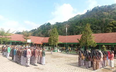 MTsN 5 Kulon Progo Gelar Upacara Adat, Ucapkan Hari Jadi Kulon Progo ke-74 dengan Bahasa Jawa Krama