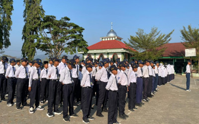 Korupsi Dicegah Sejak Dini, MTsN 5 Kulon Progo Sosialisasi Penguatan Integritas saat Apel Pagi
