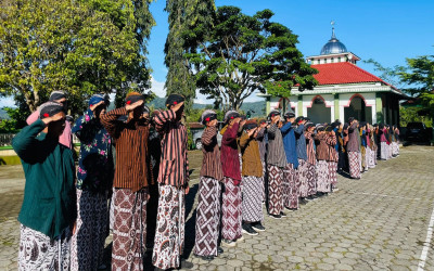 Wujudkan Pendidikan Berkualitas, MTsN 5 Kulon Progo Gelar Upacara Hardiknas 2026 Dengan Hikmat