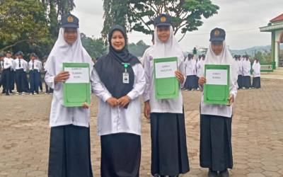 Dari MTQ hingga Resensi Buku, Tiga Siswi MTsN 5 Kulon Progo Sabet Juara Tingkat Kabupaten